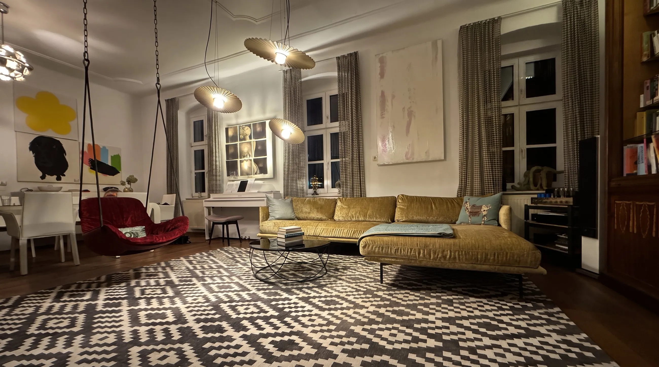 Ein Wohnzimmer mit Geschichte in Wels – Wohnraum gesamt