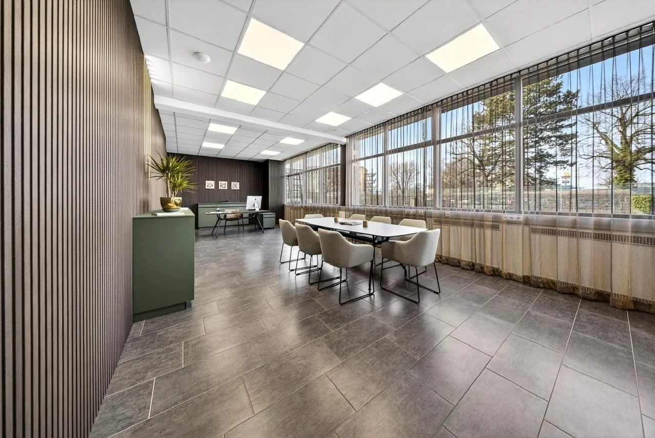 Wir denken Büro anders – Besprechung und Büro