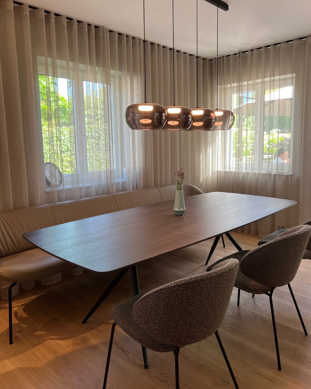 Tapete, Stoff und getöntes Glas – Esszimmer gesamt