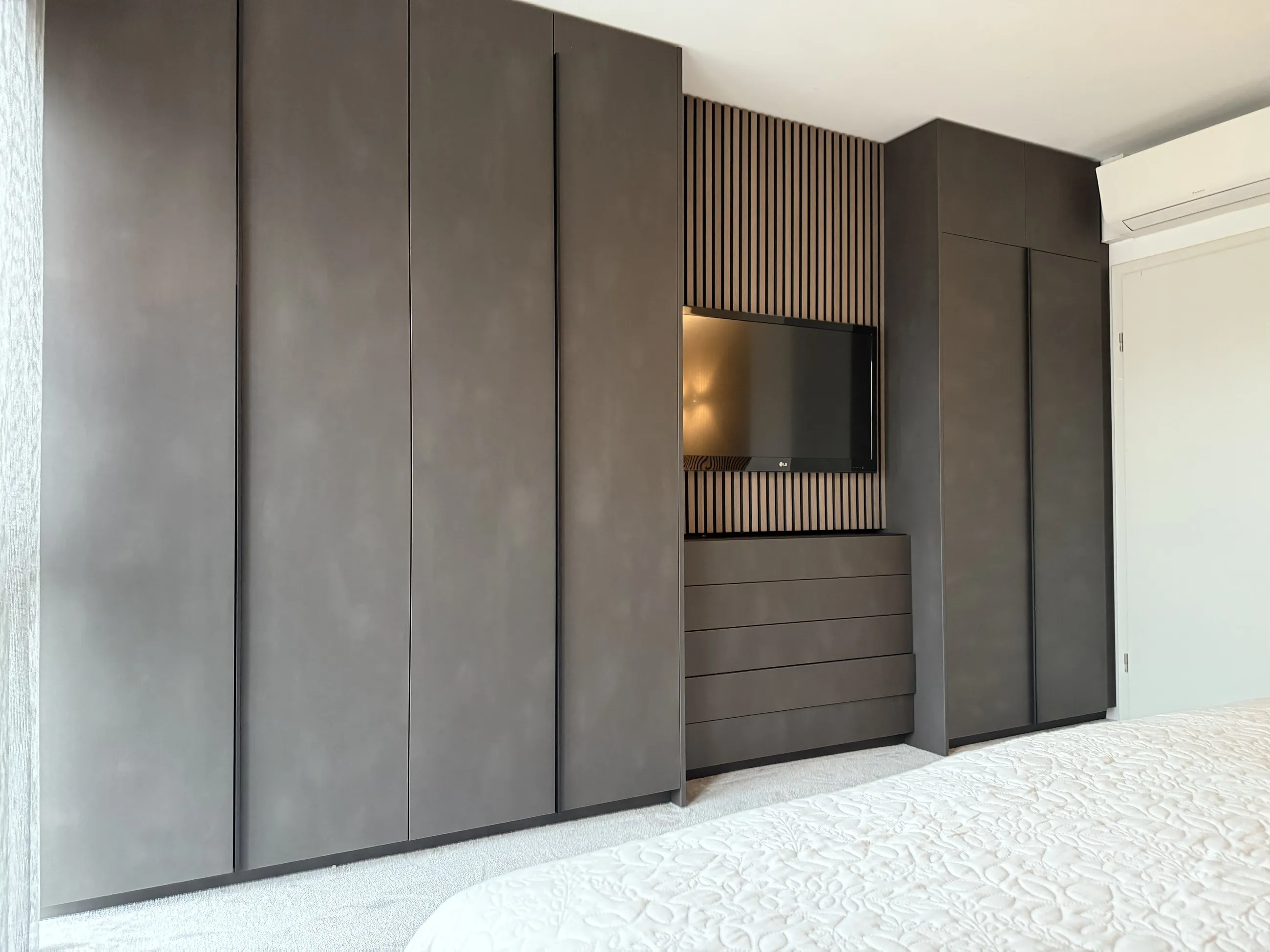 Ein Schlafzimmer zum Ankommen – Schrankwand
