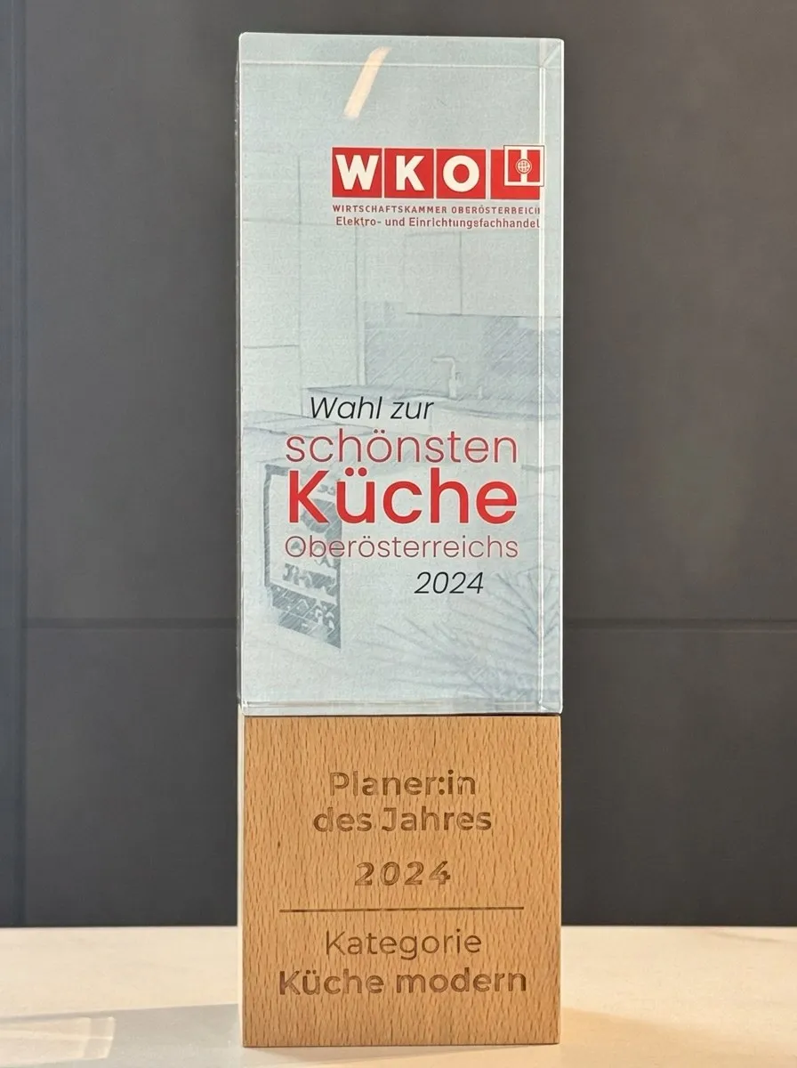Trophäe „Wahl zur schönsten Küche Oberösterreichs 2024“, Kategorie Küche modern