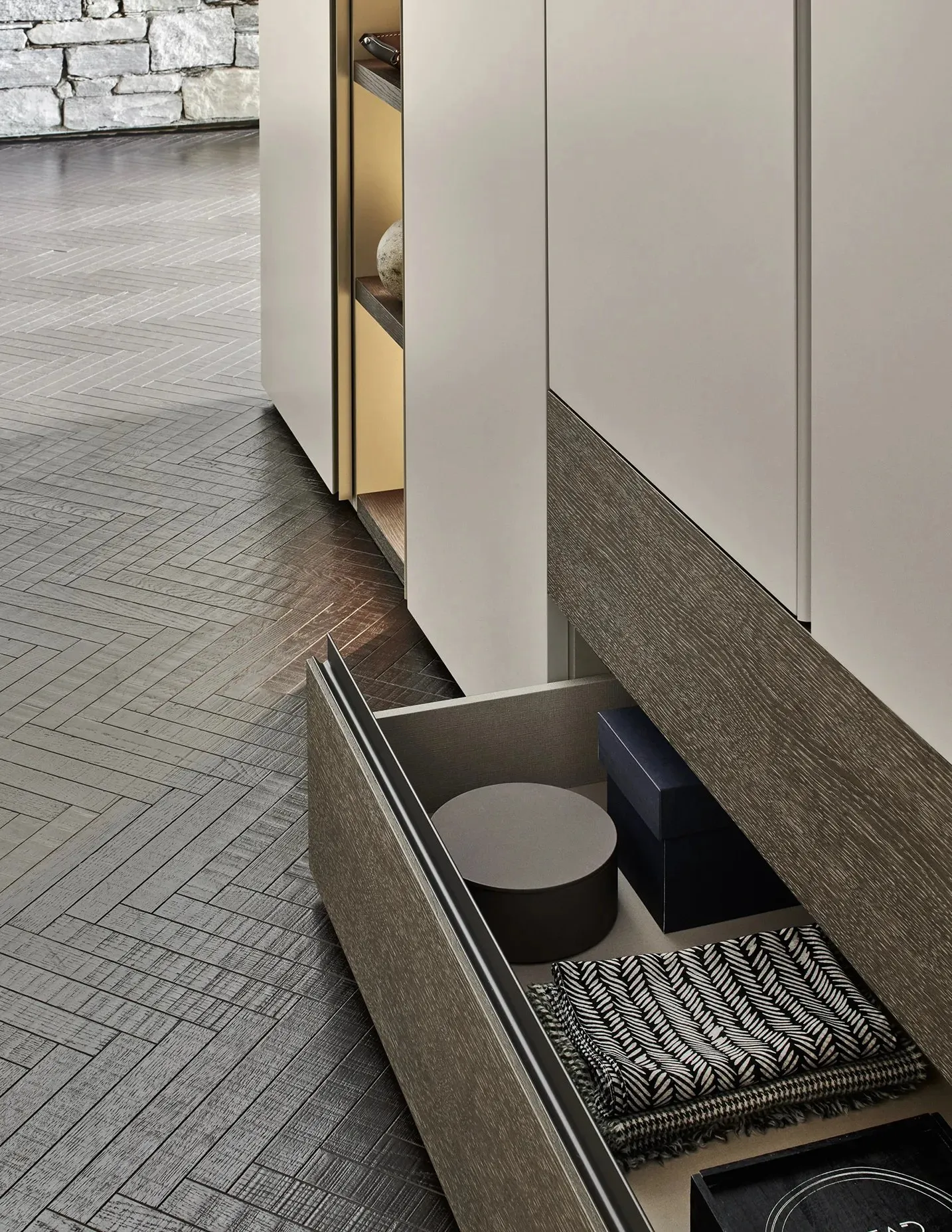 Ein System für Schrank und Wand – Beispiel